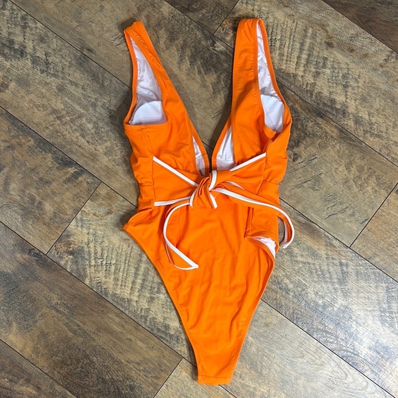 HILINKER Plunge-Front High-Cut Cheeky One-Piece Swimsuit, Size XL, NWT - Picture 2 of 4